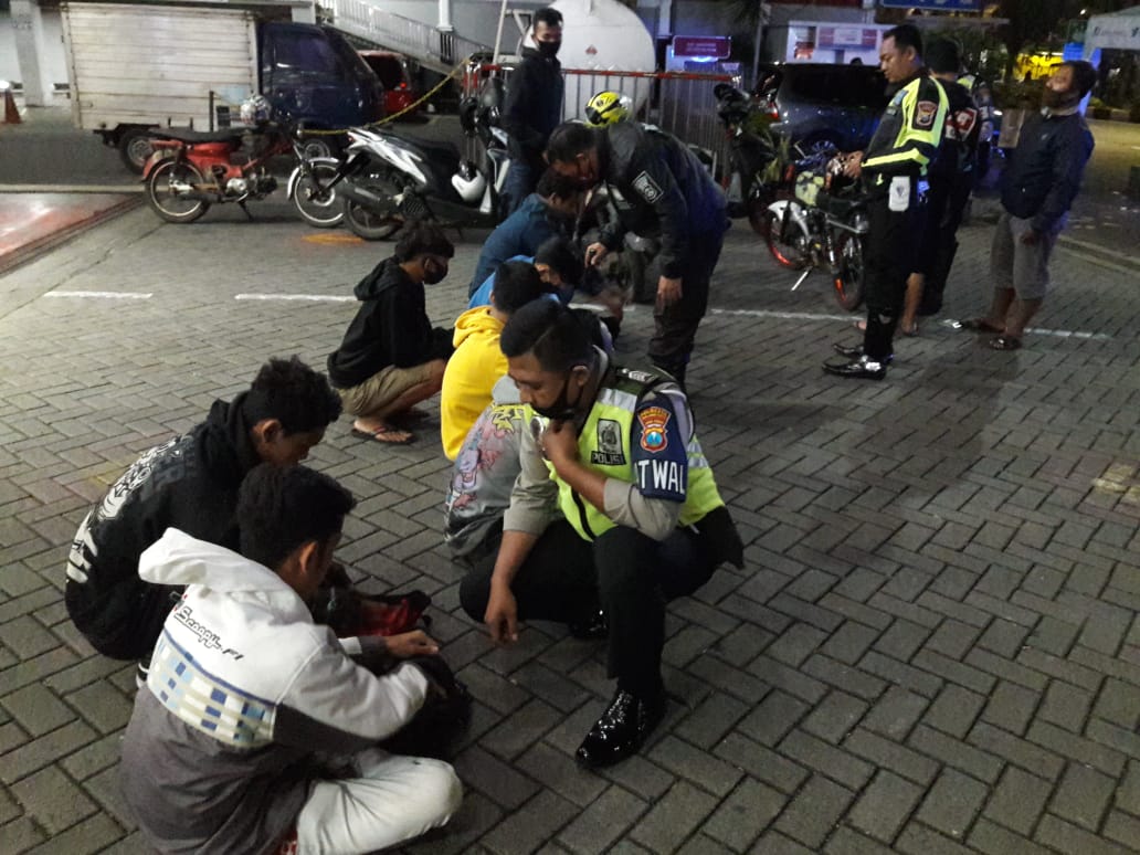 Aksi Balap Liar di Ciliwung Dibubarkan Polisi, Belasan Pemuda Ditilang