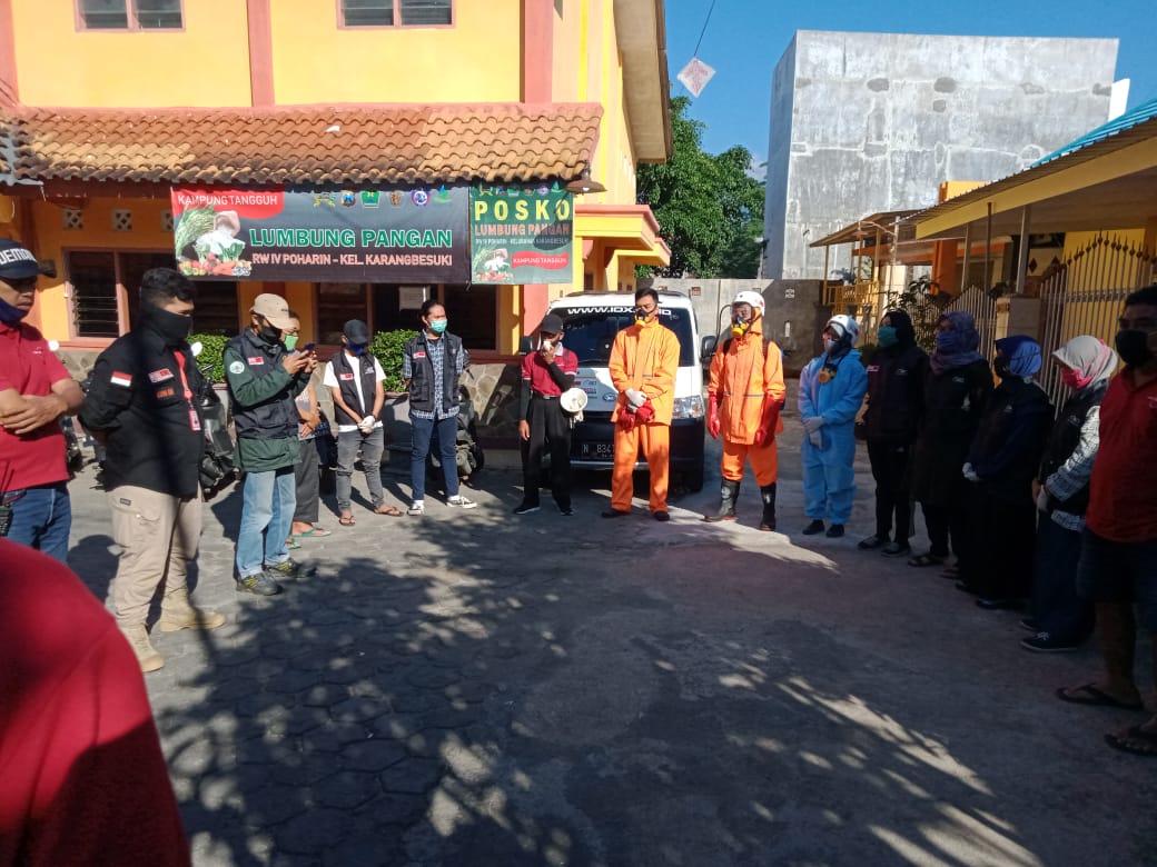 ACT Malang Desinfektanisasi Kampung Tangguh Poharin
