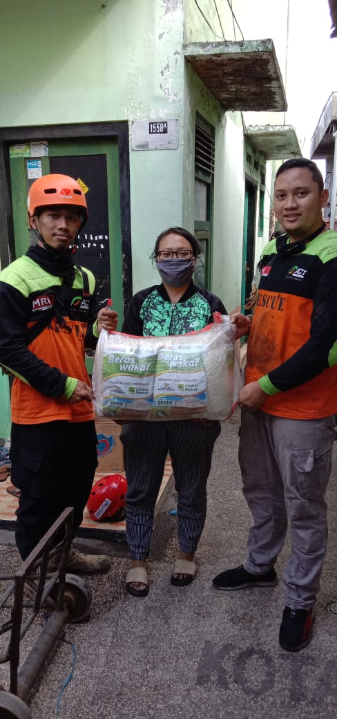 ACT Malang Distribusikan Beras untuk Keluarga Korban Kebakaran Kidul Dalem