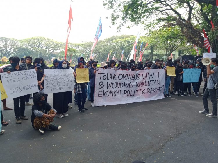 Demonstran Tolak RUU Omnibus Law Kecewa Jawaban Pimpinan Dewan