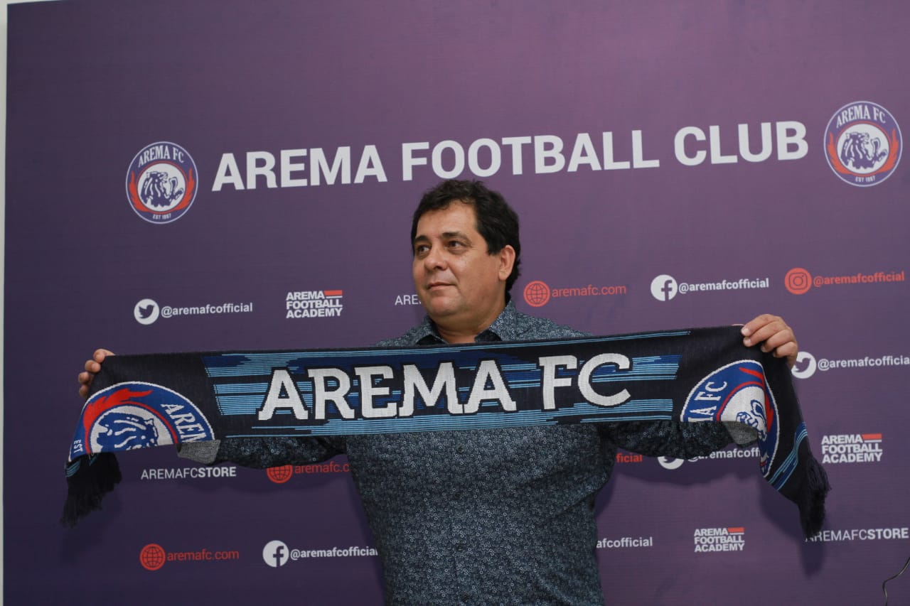 Arema FC Kenalkan Pelatih Anyar Carlos Oliveira