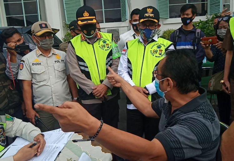 Sanksi Diberlakukan, Wali Kota Sutiaji Berdebat dengan Pelanggar Tak Memakai Masker