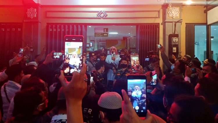Sambangi Malang, Syekh Ali Jaber Minta Jemaah Tak Terprovokasi Isu