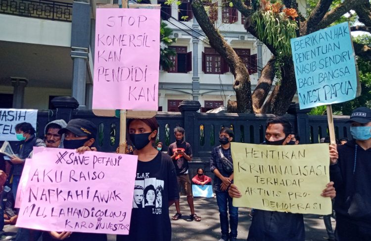 Massa Aksi Serukan Stop Kriminalisasi Petani dan Perampasan Lahan di Depan Gedung DPRD Kota Malang