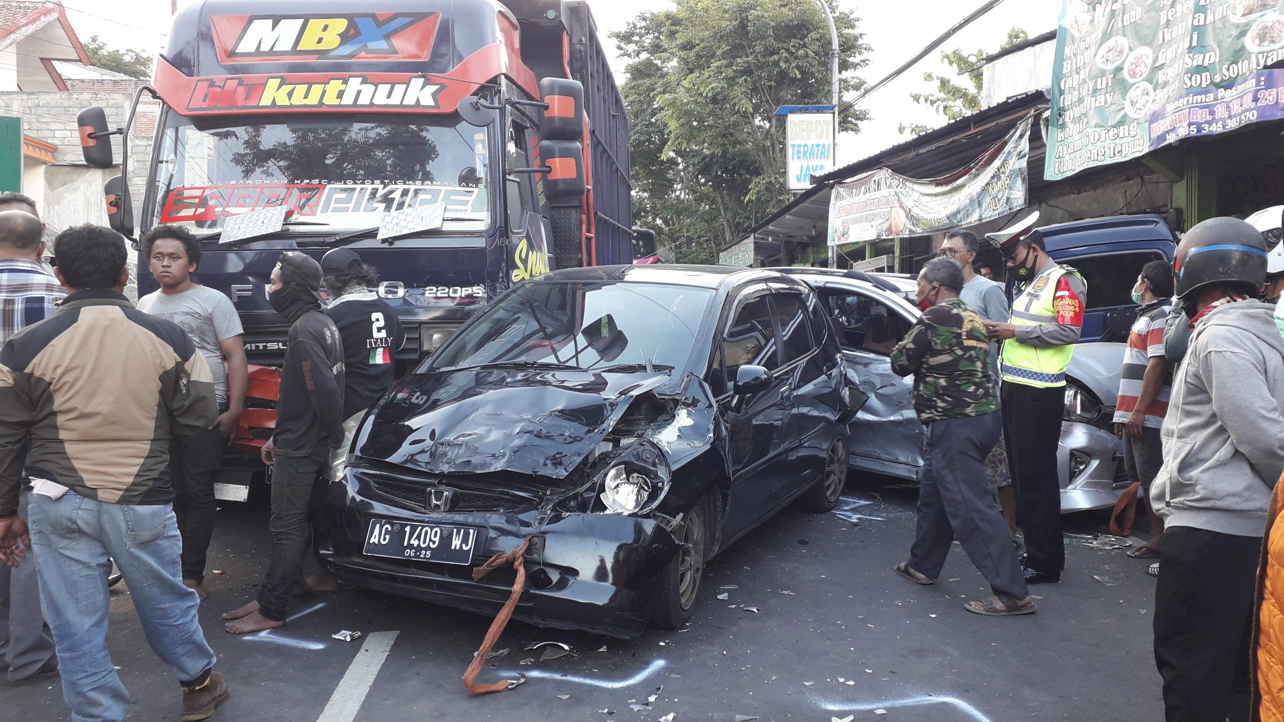 Rem Blong, Truk Sasak 12 Kendaraan di Songgokerto