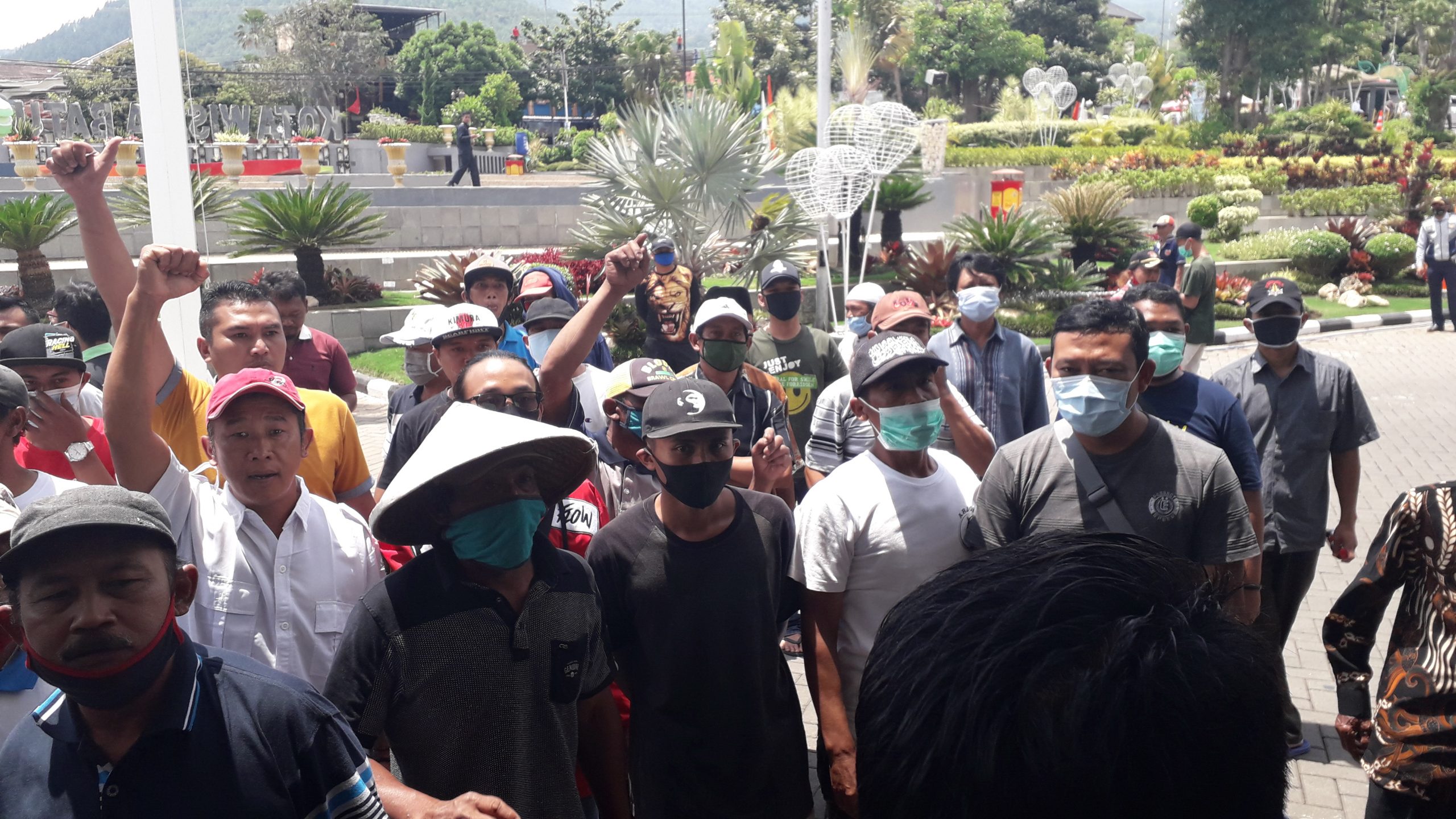 Konfrensi Pers MCW Terkait Wisata Sumber Jombok Digeruduk Warga Sumberejo