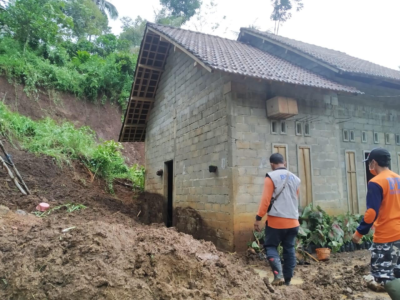 Hujan Lebat Akibatkan Tanah Longsor di Kecamatan Kasembon