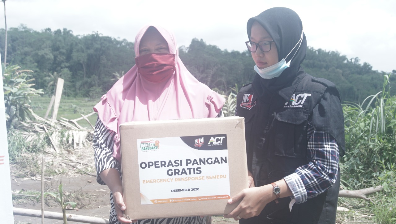 ACT Malang Distribusi Paket Pangan ke Warga Sekitar Semeru