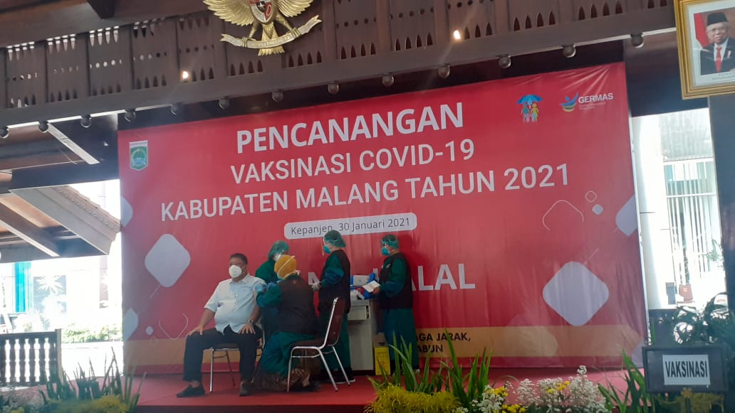Vaksinasi di Kabupaten Malang Diawali Kepala PN, Sekda Batal Ikut