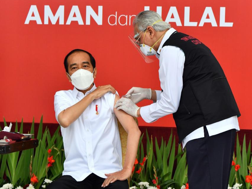 Disuntik Vaksin Pertama, Jokowi: Ikhtiar Terbebas dari Pandemi COVID-19