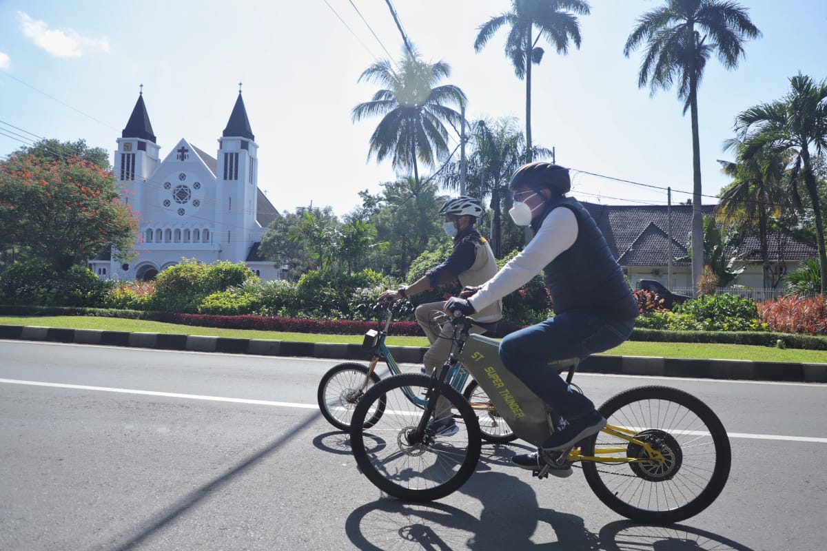 Bung Edi Jajal Ketangguhan E-Bike Buatan SMK Nasional