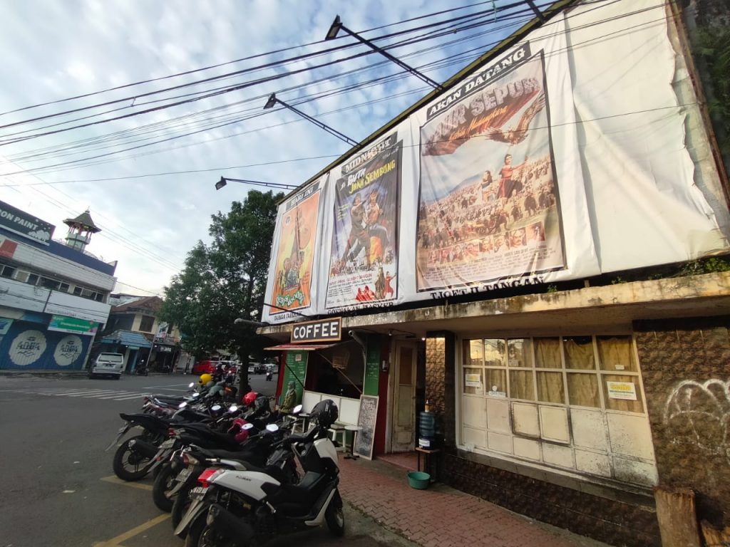  Warung  Kopi  dengan Nuansa Bioskop Jadoel MalangVoice