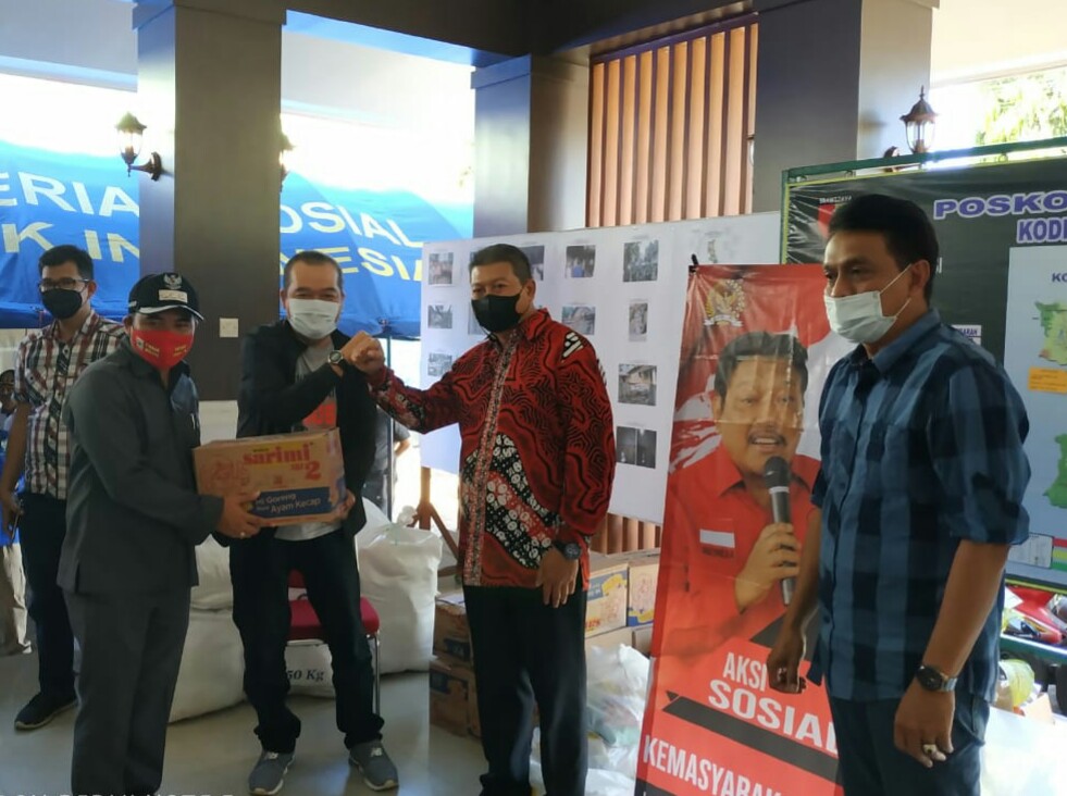 Andreas Beri Bantuan Korban Terdampak Gempa Bumi di Kabupaten Malang