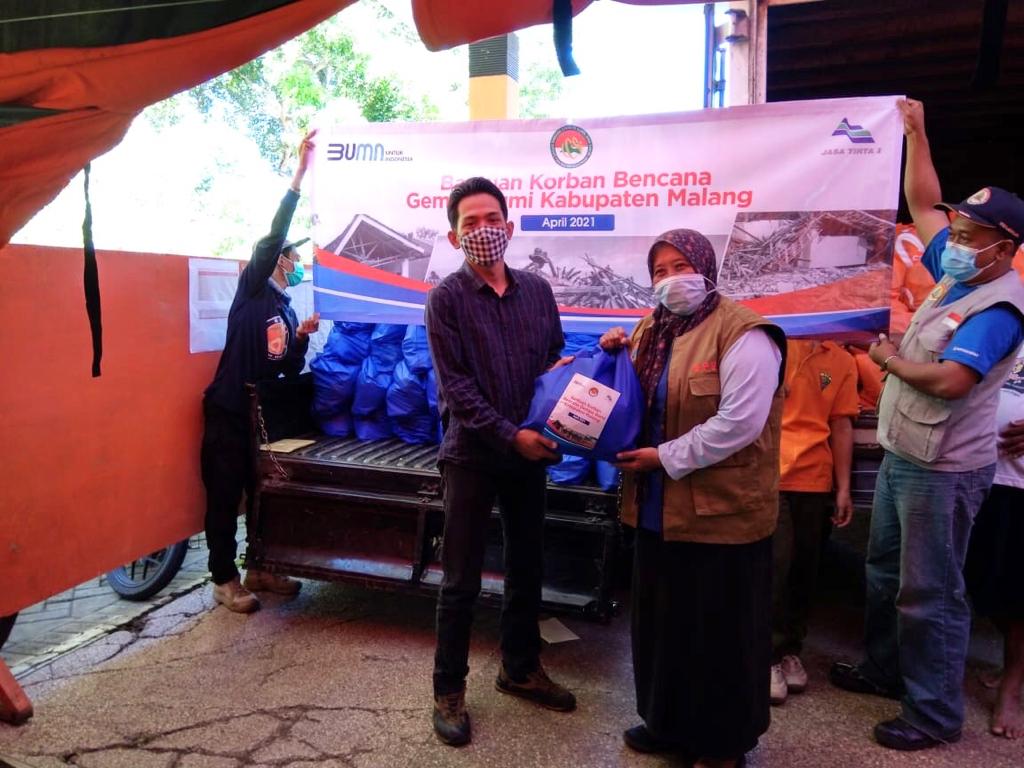 Jasa Tirta I Salurkan Bantuan untuk Korban Gempa di Kabupaten Malang