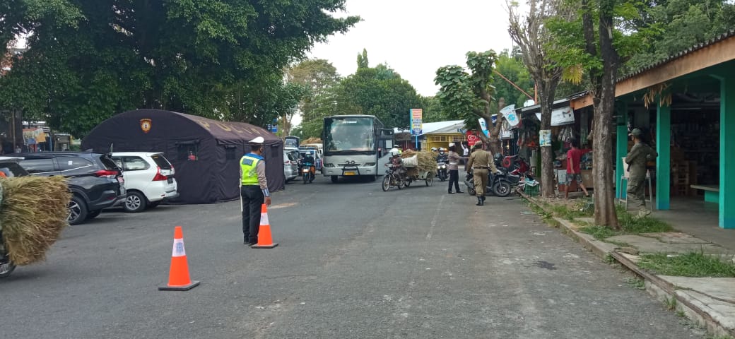 Forkopimda Kabupaten Malang Cek Pos Penyekatan, Pantau Kendaraan Keluar Masuk Daerah