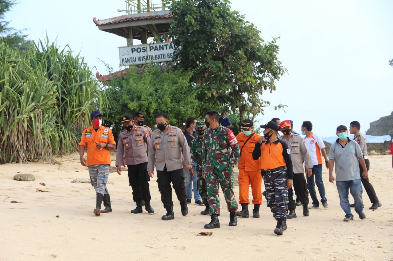 Sisa Dua Korban Terseret Ombak Pantai Batu Bengkung Belum Ditemukan
