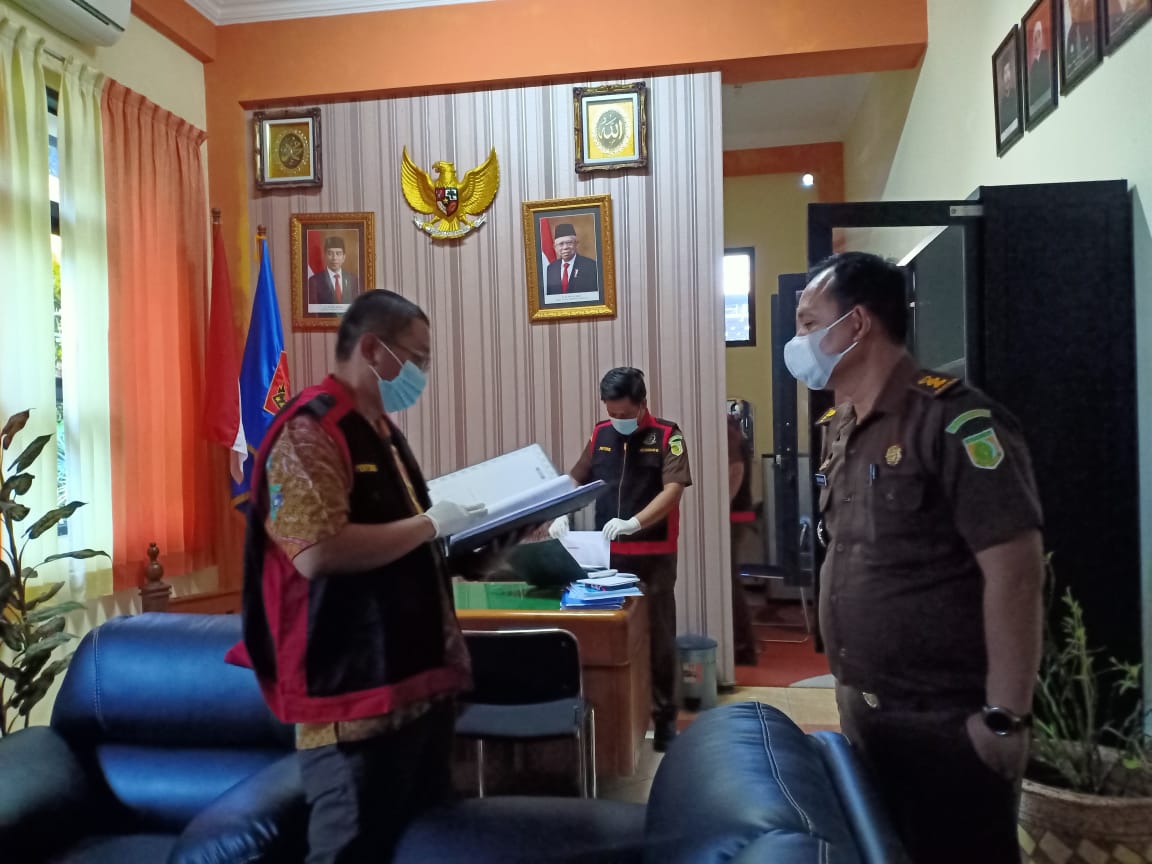 Penyidik Kejaksaan Buru Dokumen Penting Kasus Dugaan Korupsi Kepala SMKN 10 Malang