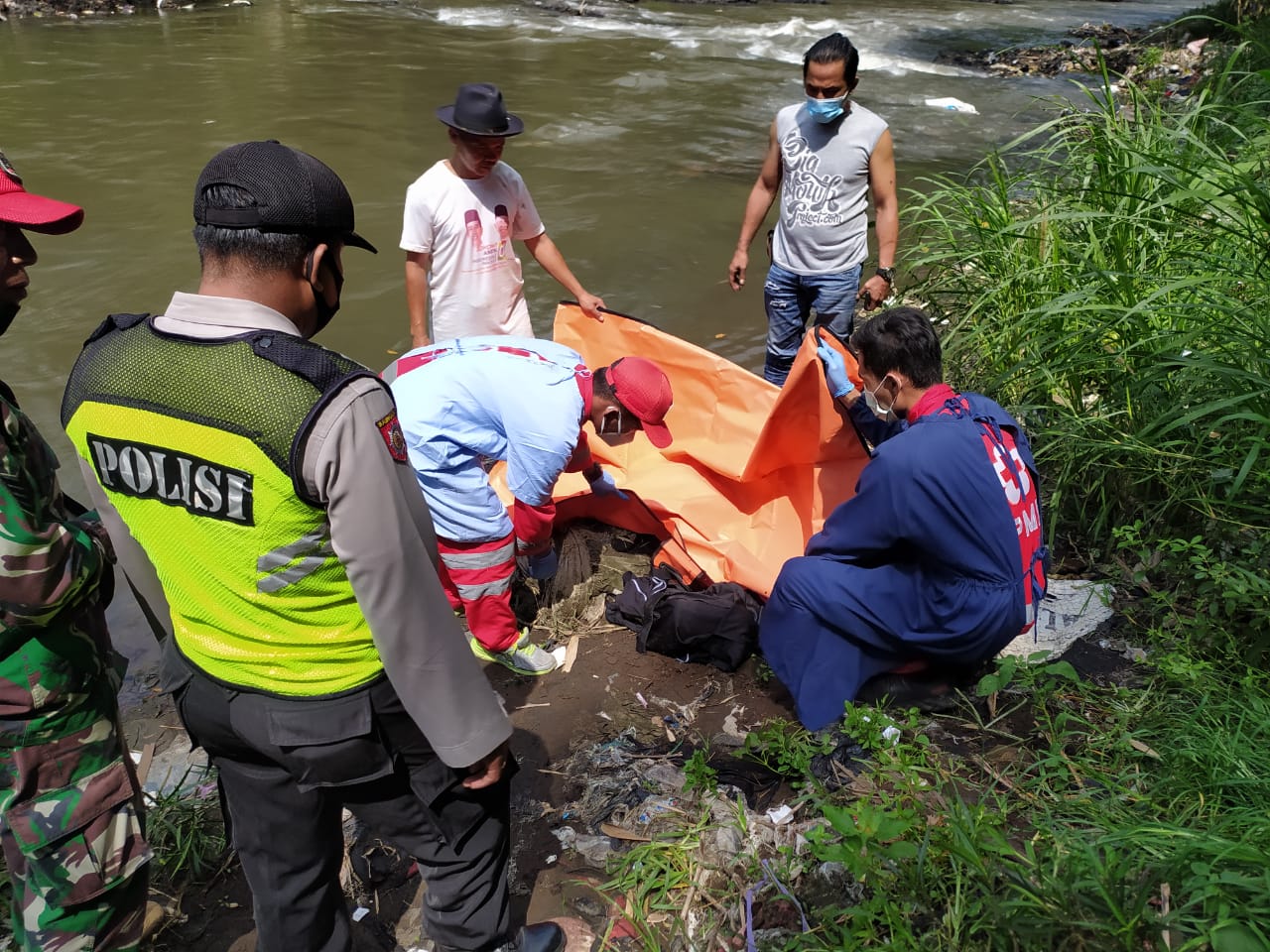 Warga Kendalpayak Geger Temukan Jasad Bayi di Tepi Sungai Brantas