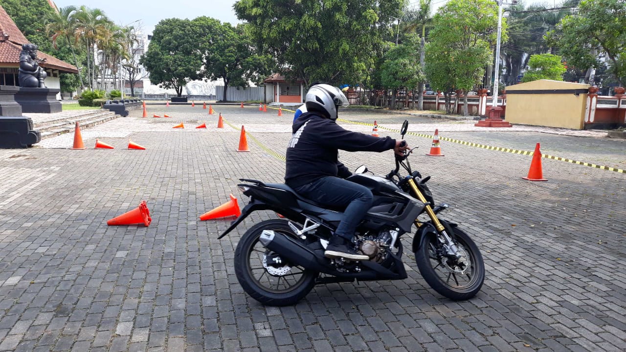 Konsumen dan Komunitas Terkesan Diajak Test Ride Honda CB150R