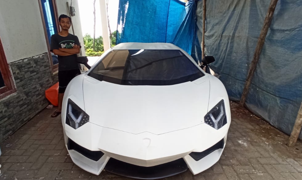 Mbois! Pemuda Lulusan SMP di Malang Ubah Sedan Biasa Jadi Lamborghini