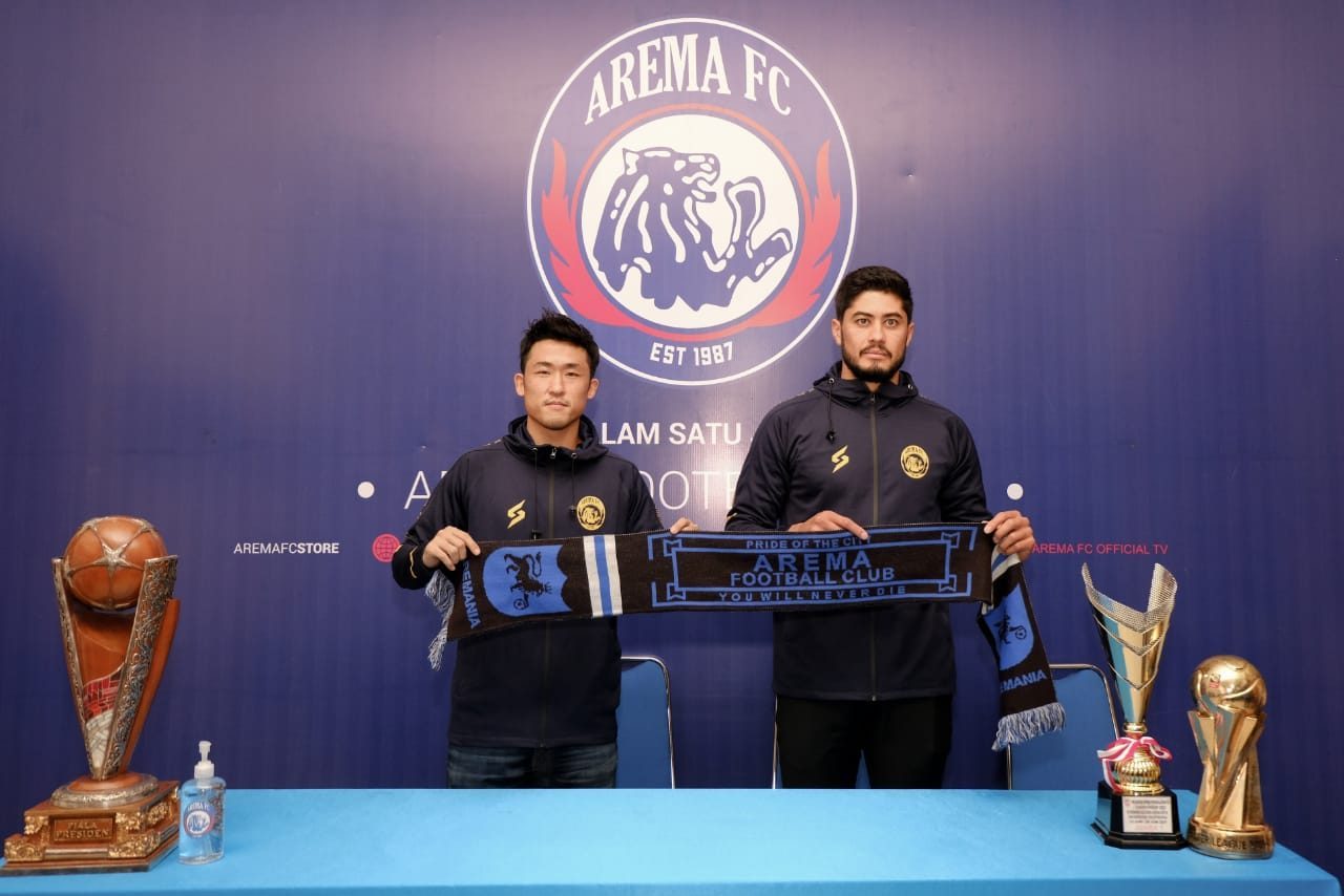 Arema FC Pagari Tiga Pemain Asing dan Pelatih Kontrak Baru
