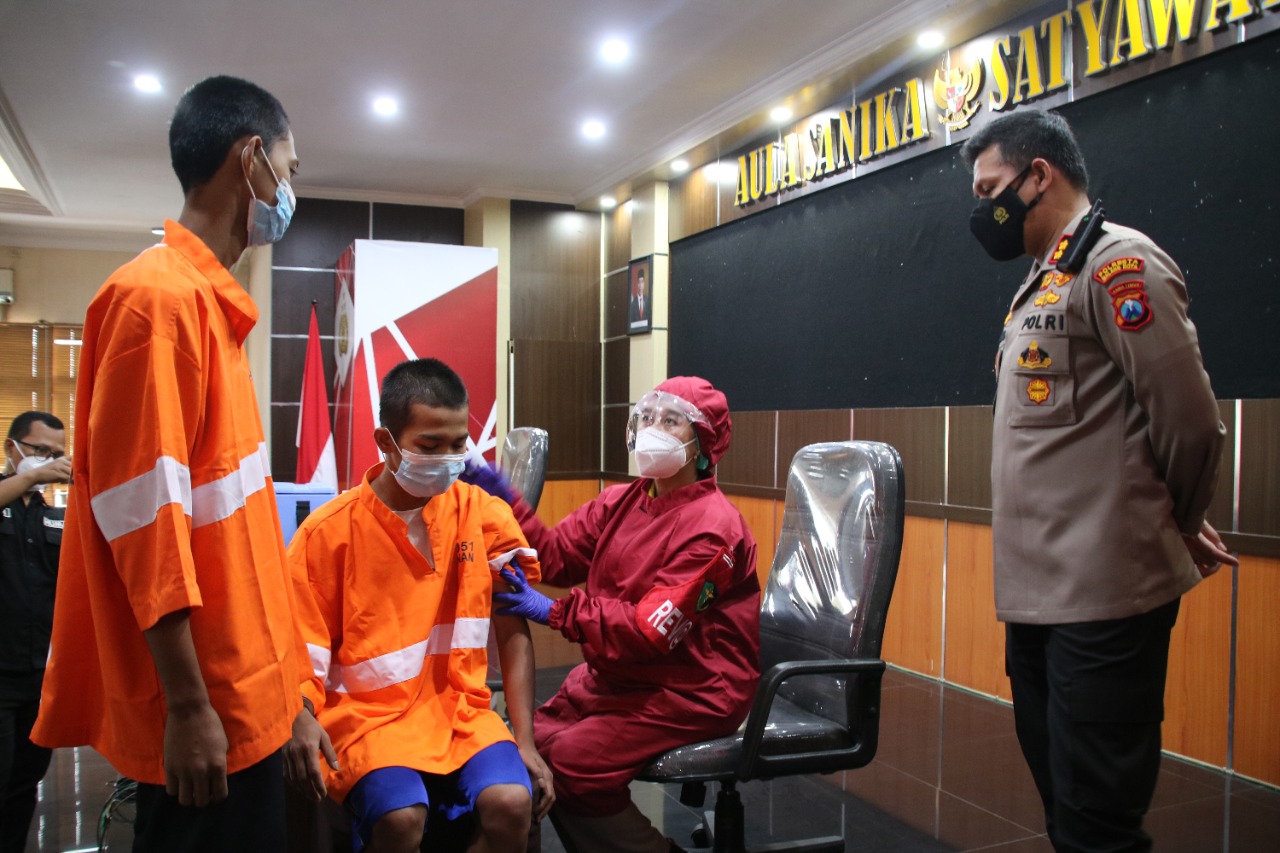 Puluhan Tahanan Polresta Malang Kota Divaksin