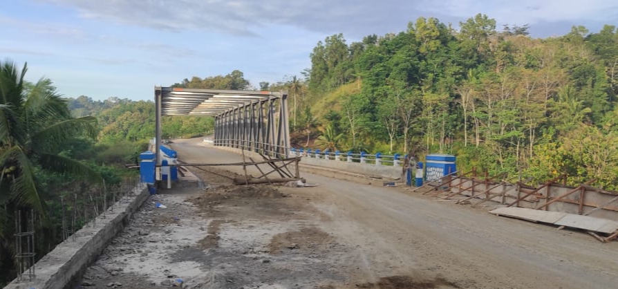Progres Jembatan Srigonco Bantur Kurang Aksesoris