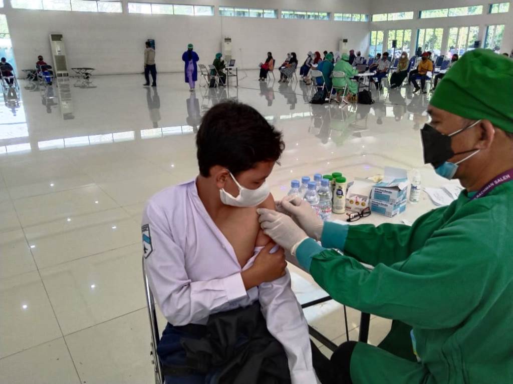 Sambut Hari Bakti TNI Angkatan Udara, Lanud Abdulrachman Saleh Gelar Serbuan Vaksinasi