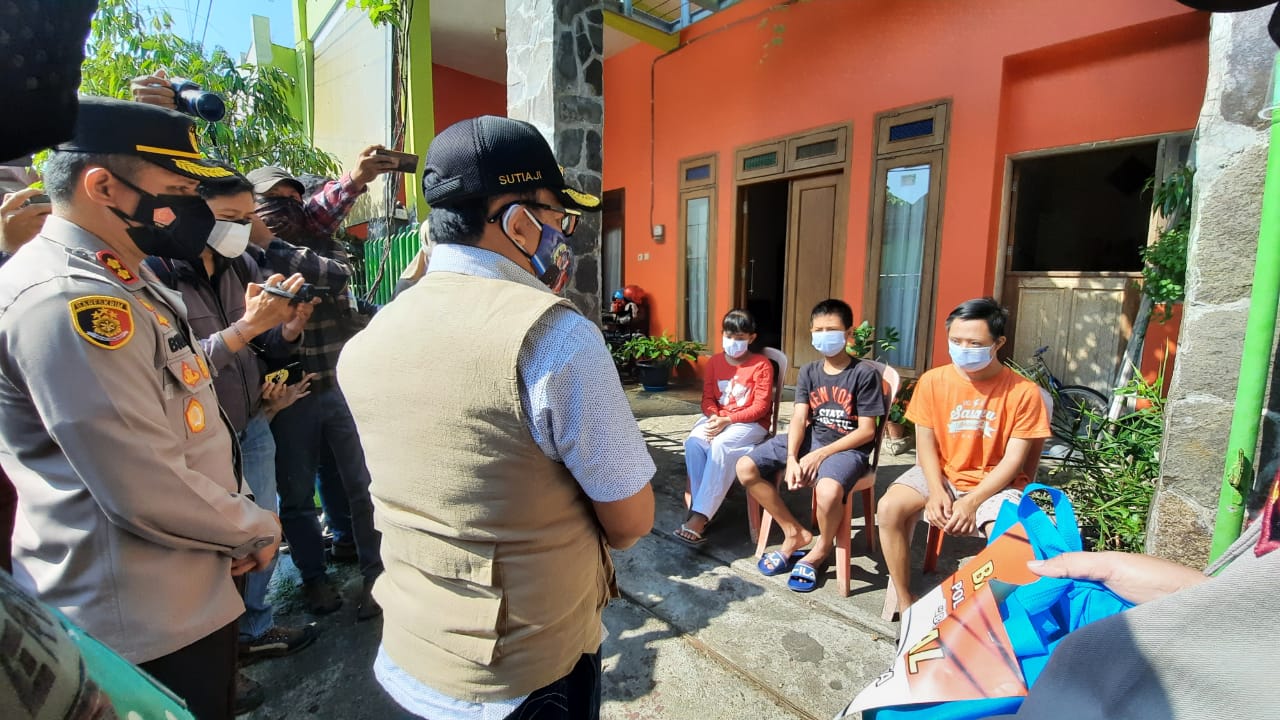 Tiga Anak Isoman Tanpa Orang Tua di Buring Dapat Perhatian Forkopimda Kota Malang