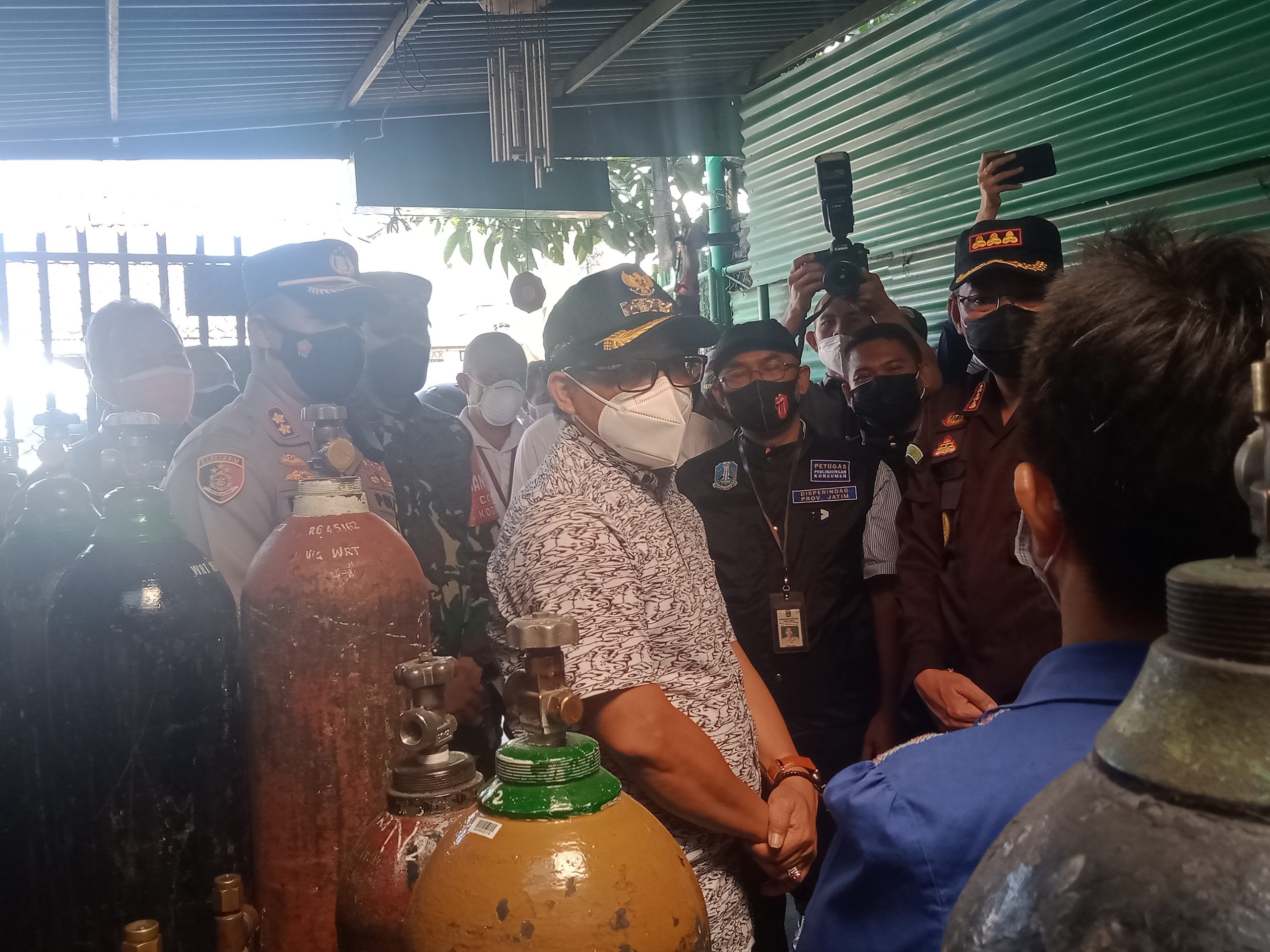 Tabung Oksigen hingga Masker Mulai Langka di Kota Malang