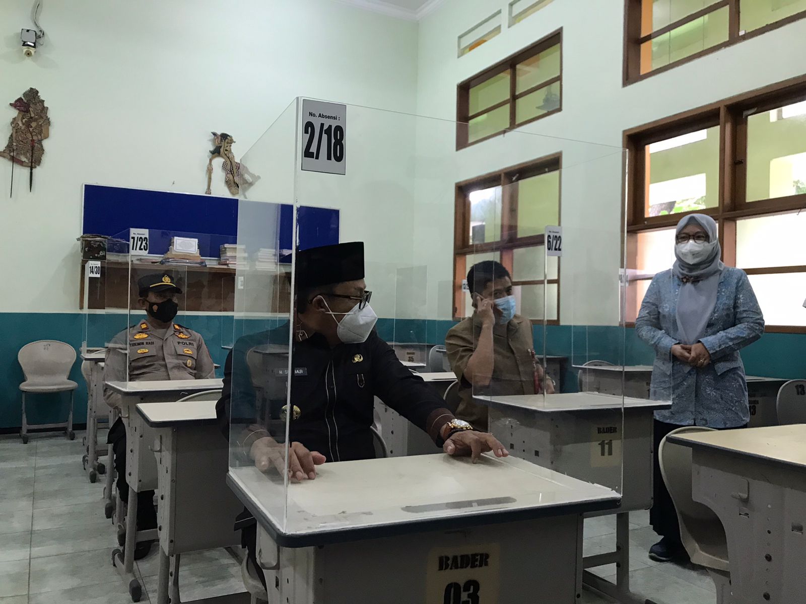 Pelajar Kota Malang Wajib Vaksinasi Besok Persiapan PTM, Sutiaji Tinjau Dua Sekolah