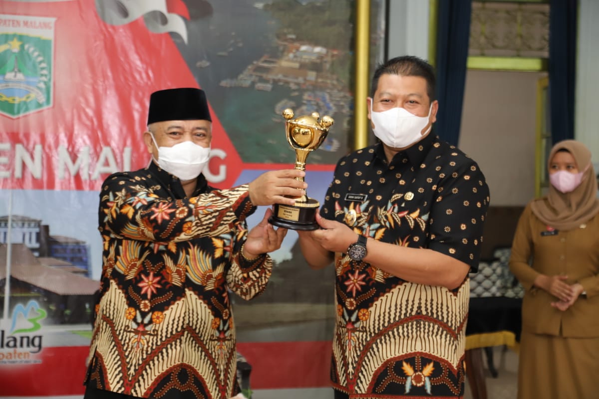 Pemkab Malang Terima Penghargaan Anugerah Parahita Ekapraya