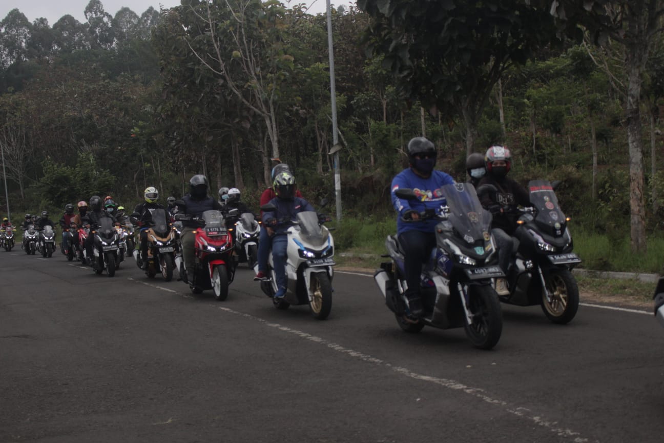 Komunitas Honda ADV150 Malang Jelajahi Desa Wisata Batu