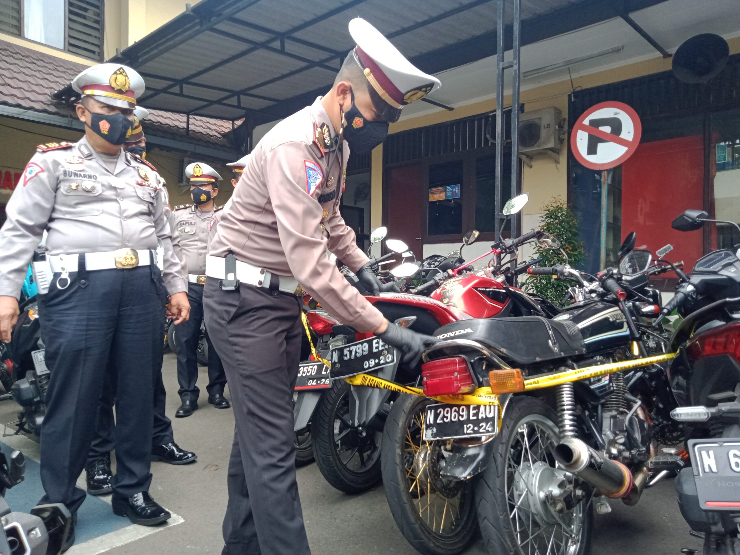 Polresta Malang Kota Luruskan Kabar Penilangan Pengendara Motor Pakai Sandal