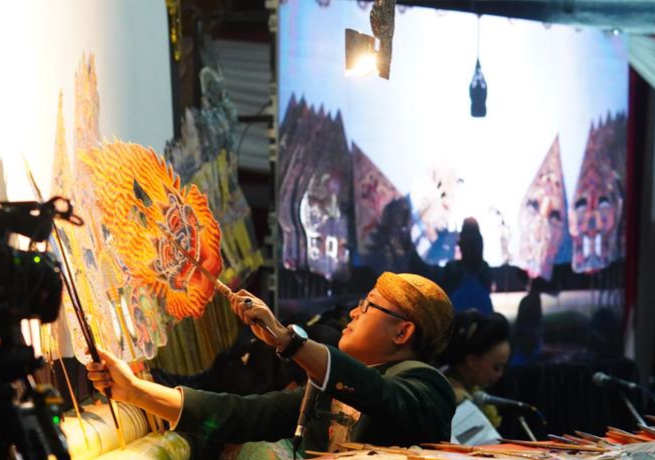 Pagelaran Wayang Kulit Lakon Dewi Sri Boyong di Puncak HUT ke-20 Kota Batu