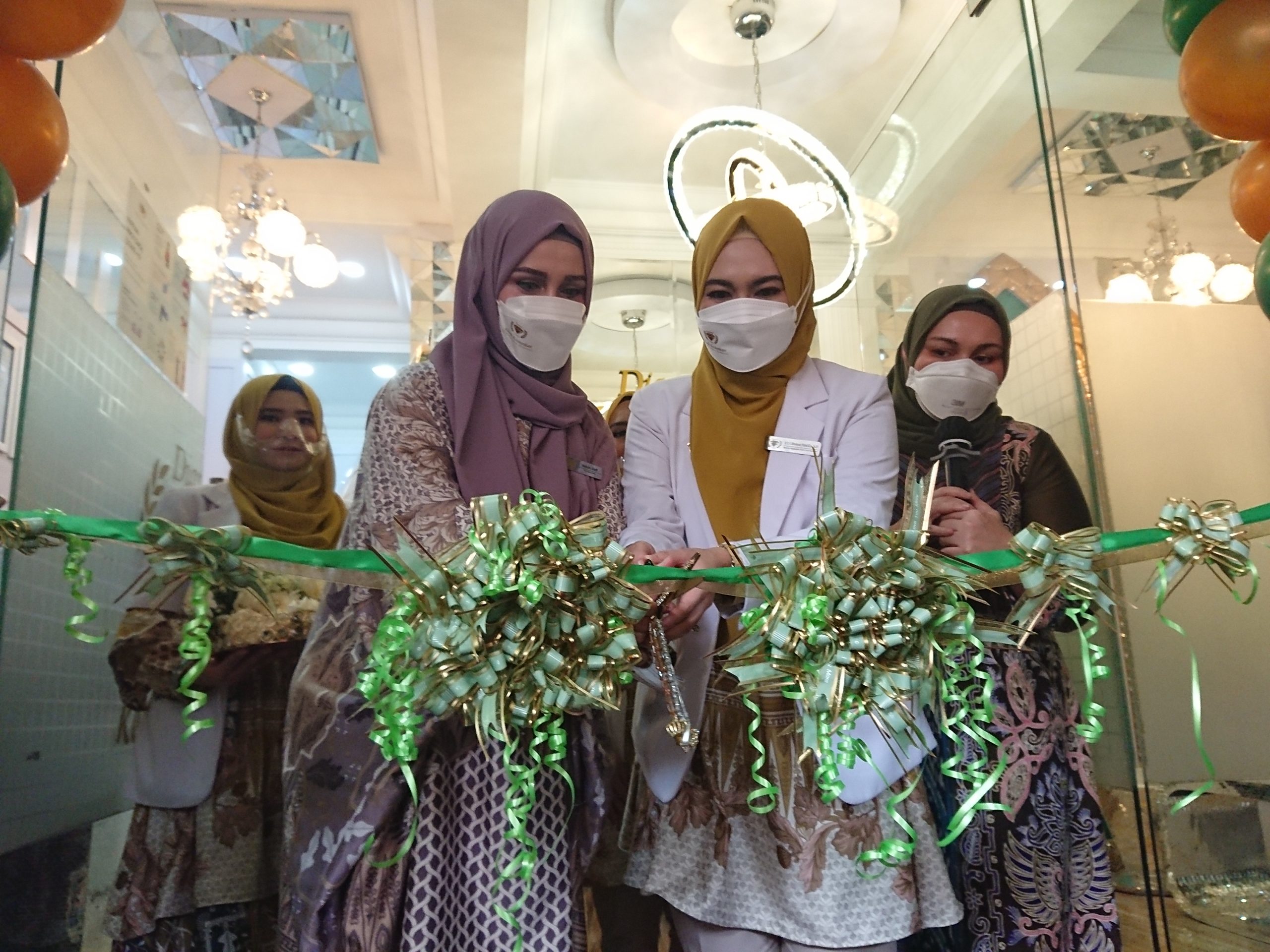 Zein Al Hadad Buka Klinik Kecantikan Diamond Beauty, Halal Berbahan Herbal