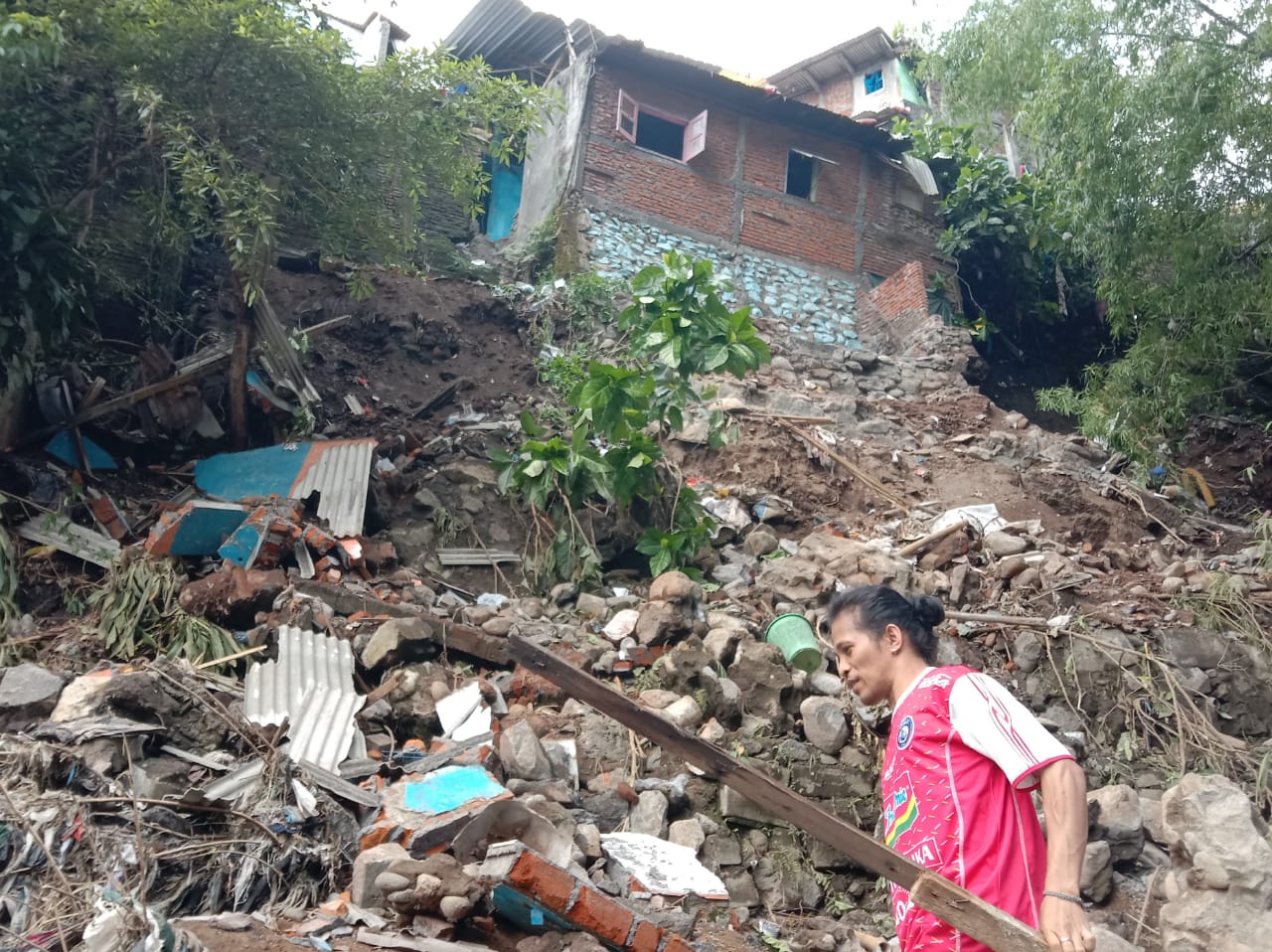 Kos-kosan Ambrol saat Hujan Deras di Kota Malang