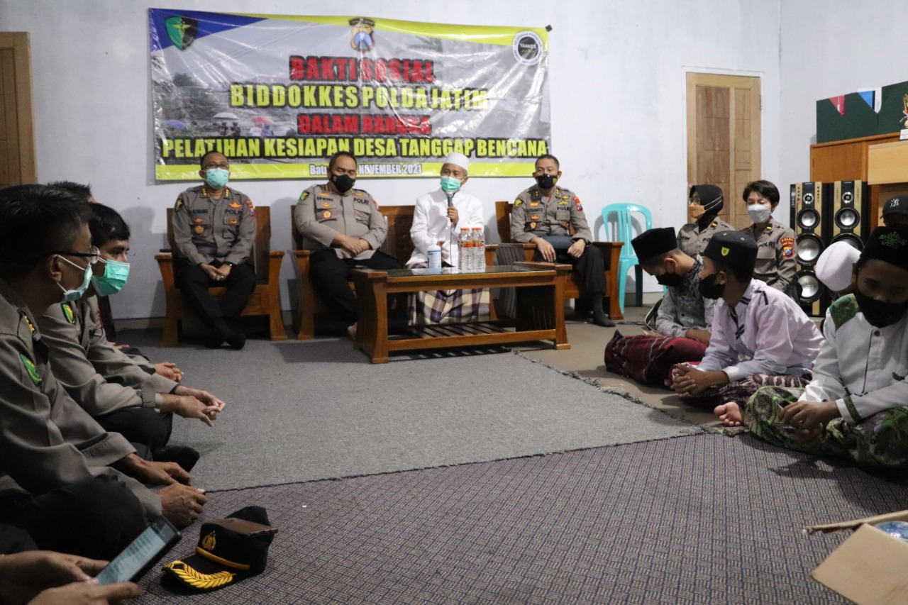 Kunjungi Panti Asuhan Ar-Ridlwan, Kabid Dokkes Polda Jatim Tularkan Manajemen Penanganan Bencana