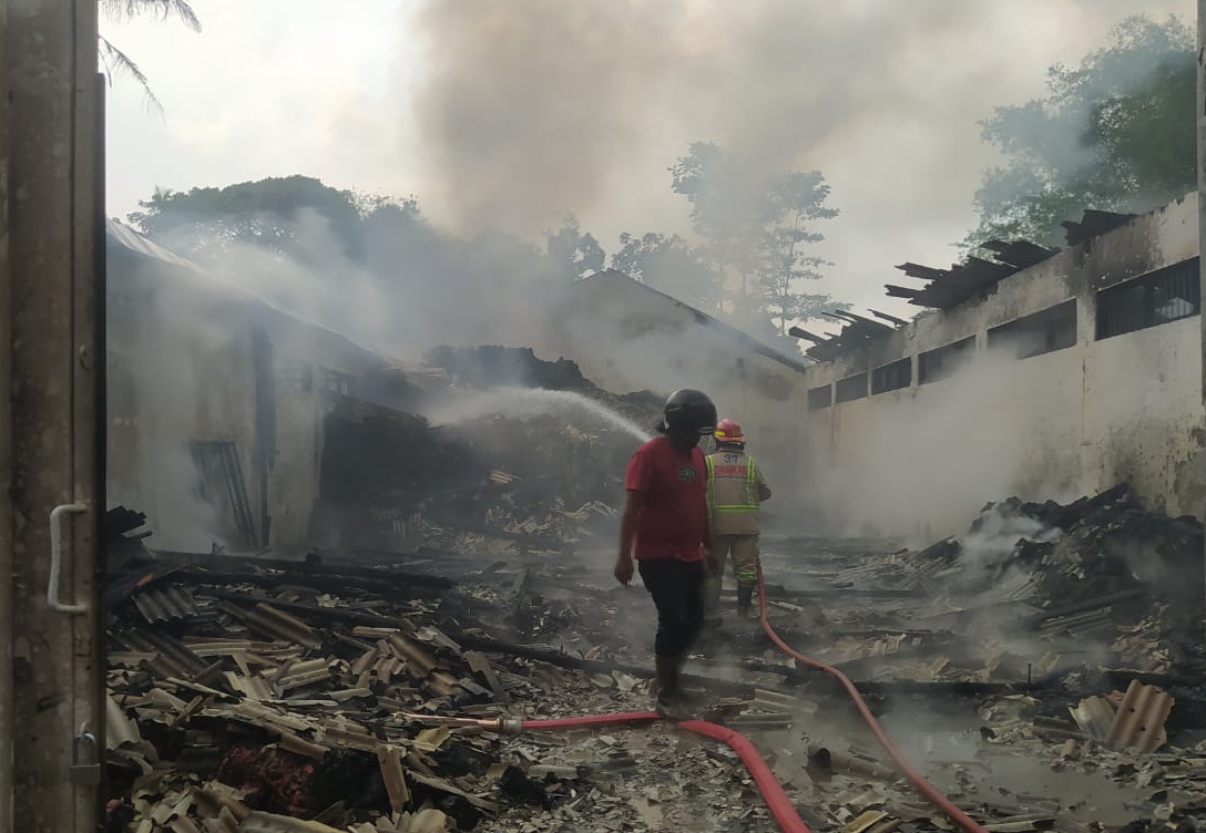 Kebakaran Pabrik Petis di Pakis, Segini Kerugiannya