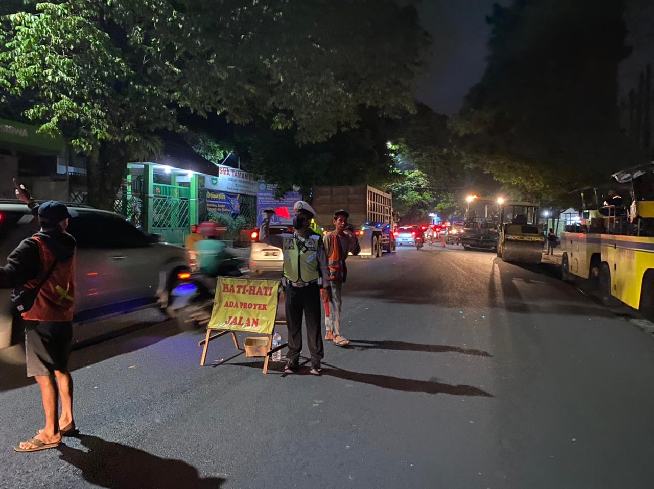 Polisi Diterjunkan Urai Kemacetan di Jalan Panji Suroso