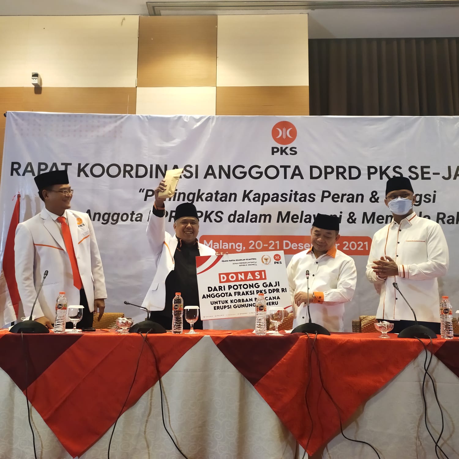 Bantu Korban Erupsi Gunung Semeru, Fraksi PKS Potong Gaji Anggotanya