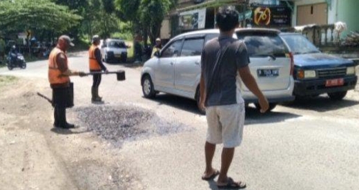 Pemkab Malang Hanya Lakukan Tambal Jalan Koneksi JLS