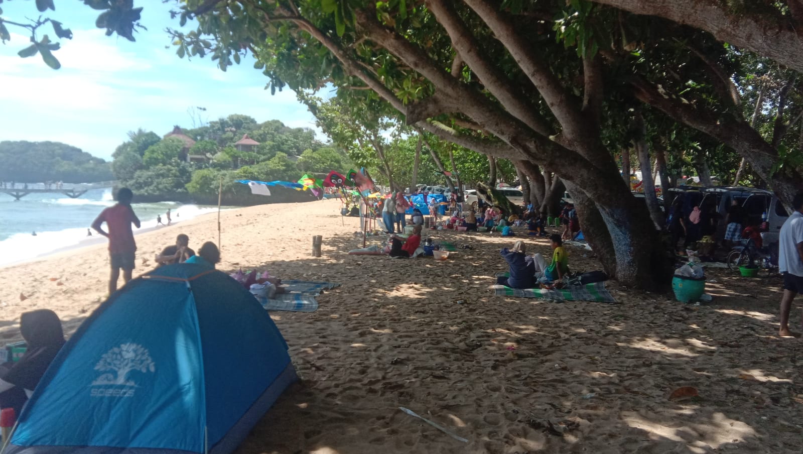 Pengunjung Wisata Pantai Balekambang Menurun Drastis