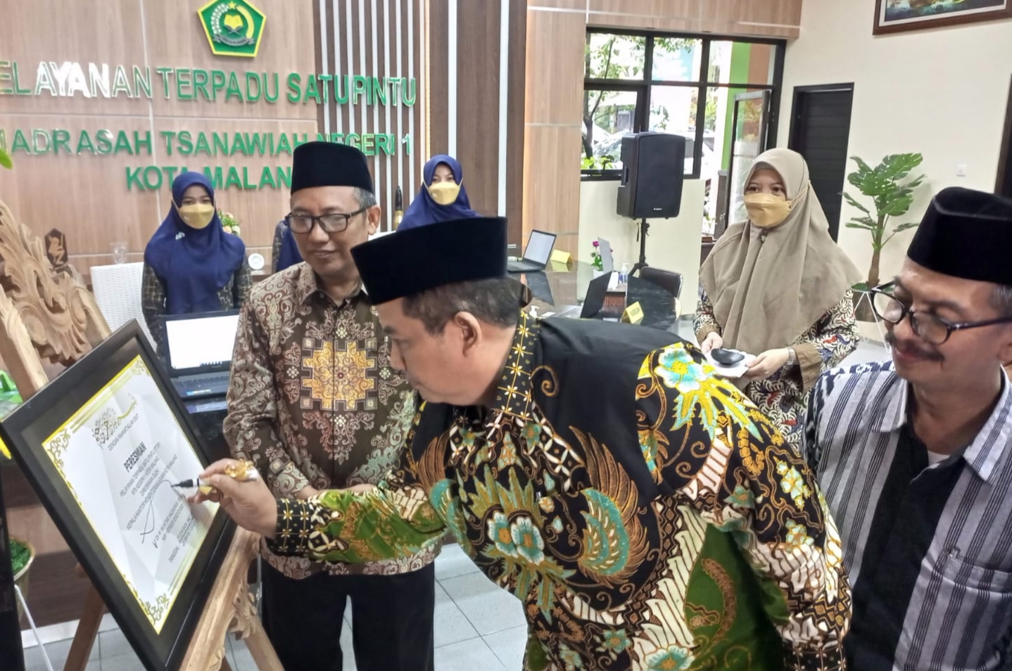 Madrasah Tsanawiyah Negeri 1 Kota Malang Operasikan PTSP Berstandar Bank Berkelas