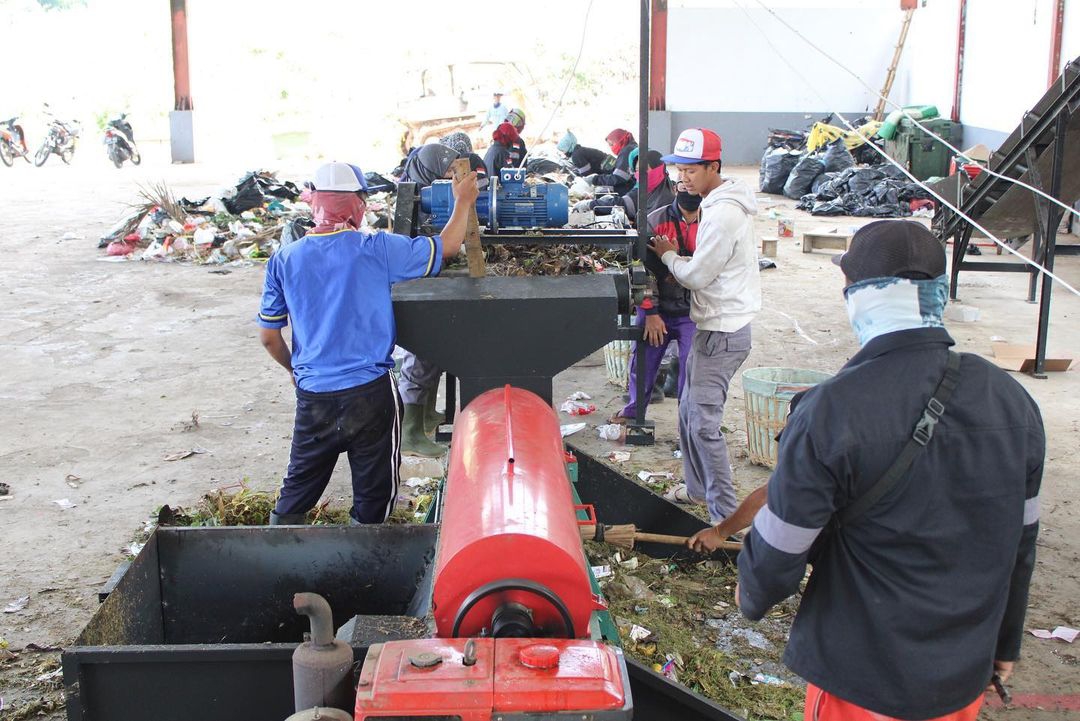 Karena Salah Paham, Kendaraan Pengangkut Sampah dari Desa Junrejo Dilarang Masuk TPA Tlekung