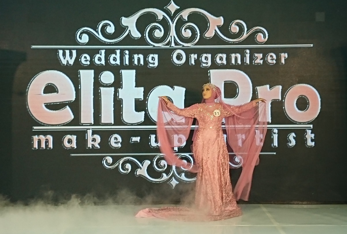 Show Tunggal Elita Pro Pamerkan Rias dan Gaun Pengantin Manglingi Nusantara