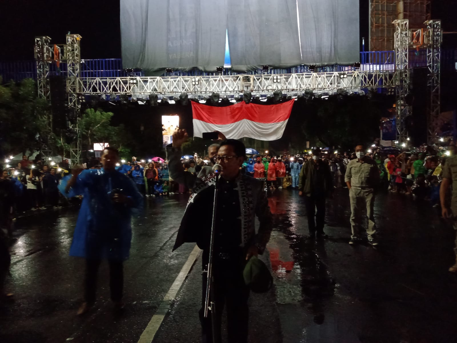 Sutiaji Turun Jalan Hujan-Hujan di Event Malang 108 Rise and Shine Kayutangan Heritage