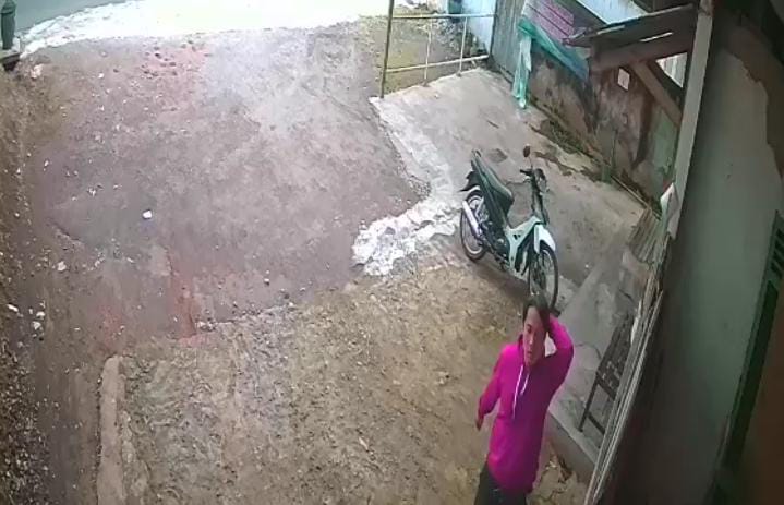 Pencuri Nekat Gondol Motor di Kota Batu Siang Hari, Pelaku Terekam CCTV