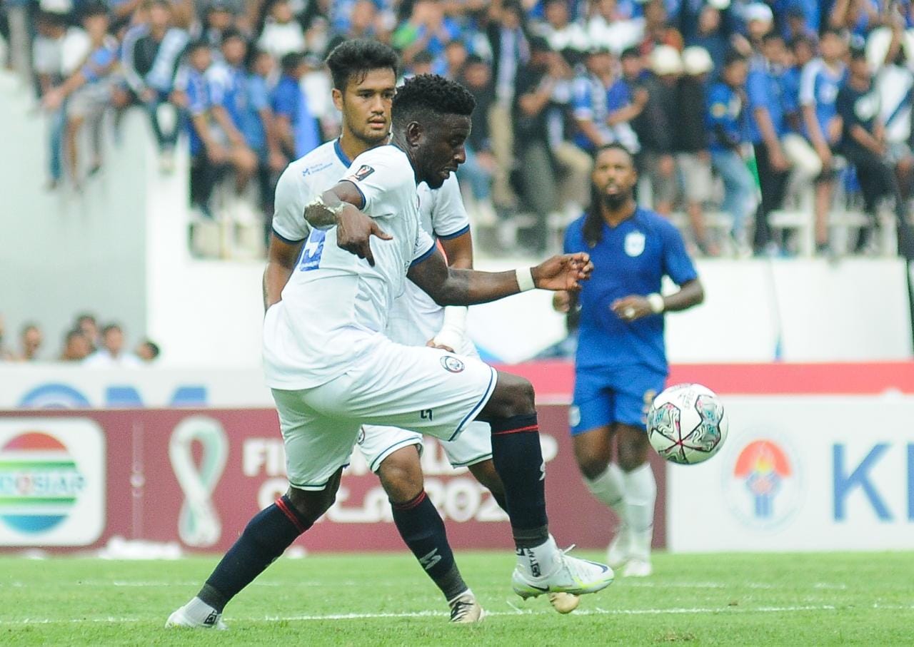 Dual Gol Tanpa Balas Arema Permalukan PSIS Semarang di Stadion Jatidiri