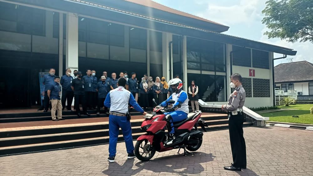 Bareng Satlantas Polres Malang, MPM Honda Jatim Edukasi #Cari-Aman Berkendara Karyawan PT Pindad